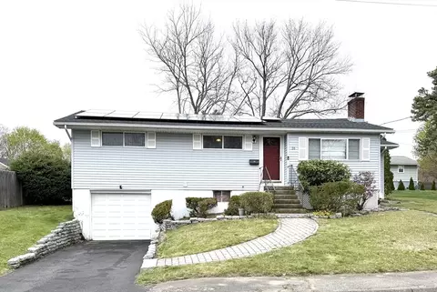 26 Mcdevitt Rd, Randolph, MA 02368