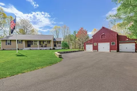 810 Glebe St, Taunton, MA 02780