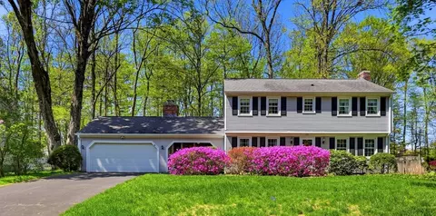 291 Forest Gln, West Springfield, MA 01089
