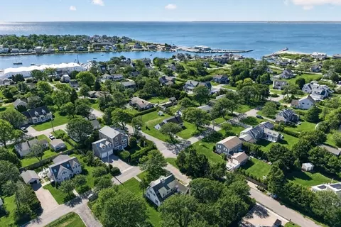 41 Belvidere Rd, Falmouth, MA 02540