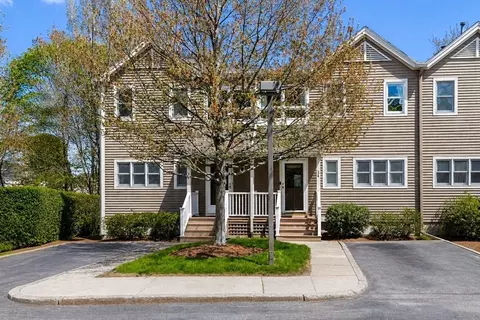 34 Angela Ln #34, Watertown, MA 02472