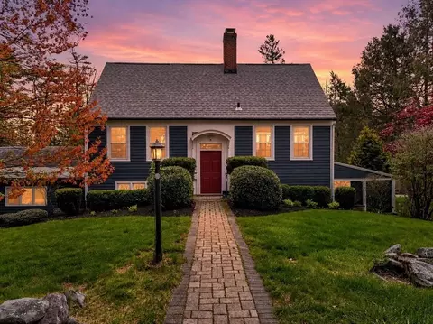 8 Hillside Rd, Southbridge, MA 01550