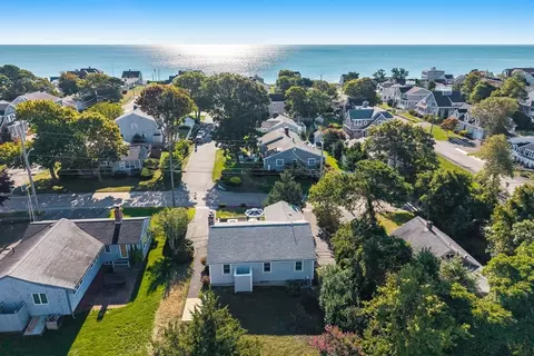 35 Shore Dr, Mashpee, MA 02649