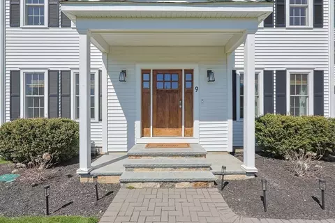 9 Puffer Dr, Mendon, MA 01756 photo 2