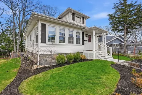 9 Crown St, Milton, MA 02186