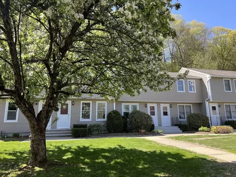 1430 Russell Rd #22, Westfield, MA 01085