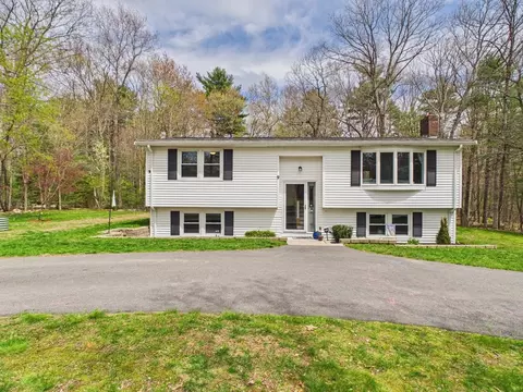 9 Black Brook Rd, Easton, MA 02375