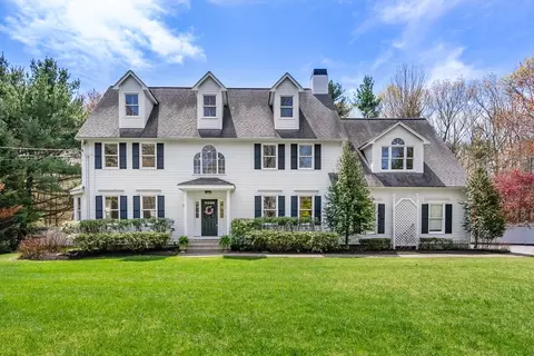 16 Foxhunt Trl, Walpole, MA 02081