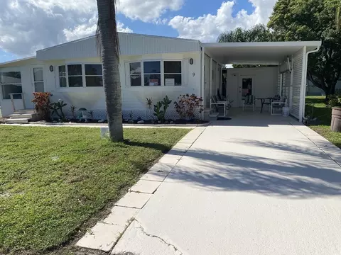 9 SE Valencia Ln, Port Saint Lucie, FL 34952