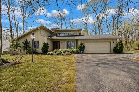 60 Redwood Cir, Mashpee, MA 02649