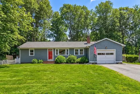 38 Mount Vernon St, Middleton, MA 01949