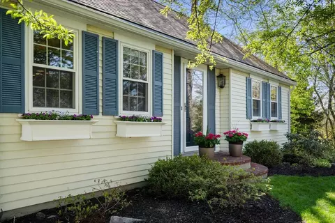 22 Crest Rd, Framingham, MA 01702 photo 3