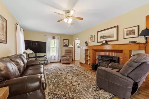 Living - 464 Pinedale Ave, Athol, MA 01331 photo 2 of 3