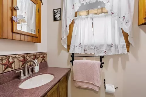 Bath - 464 Pinedale Ave, Athol, MA 01331 photo 1 of 2