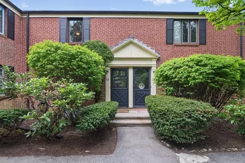 23 Pierce Rd #23, Watertown, MA 02472
