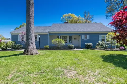51 Edgewater Rd, Agawam, MA 01001