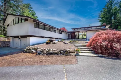 53 Stonehedge Rd, Lincoln, MA 01773