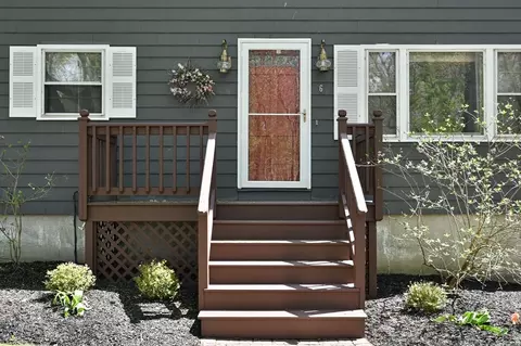 6 Ivy Ln, Reading, MA 01867 photo 2