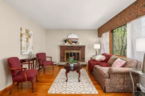 6 Ivy Ln, Reading, MA 01867 photo 3
