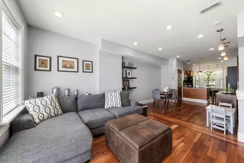 435 W 4th St #2, Boston, MA 02127