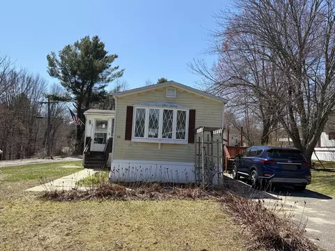 48 Dogwood Ln #48, Wales, MA 01081