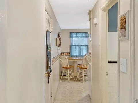 Entry Way - 5 G St, Hull, MA 02045 photo 1 of 2