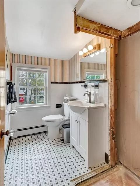 Bath - 5 G St, Hull, MA 02045 photo 3 of 4