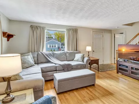 Living - 5 G St, Hull, MA 02045 photo 2 of 2