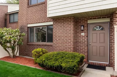 124 Greenbrook Ll #124, Stoughton, MA 02072