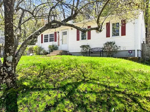 206 Treetop Ave, Springfield, MA 01118