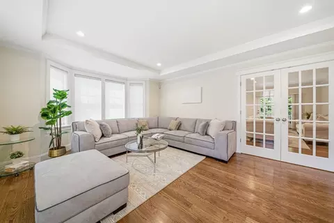 Living - 35 Marshall Rd, Wellesley, MA 02482 photo 5 of 7