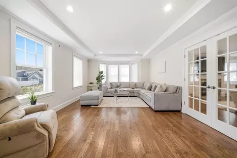 Living - 35 Marshall Rd, Wellesley, MA 02482 photo 4 of 7