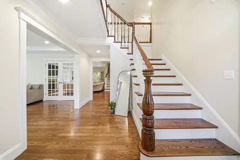Entry Way - 35 Marshall Rd, Wellesley, MA 02482 photo 2 of 3