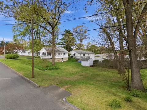 View/Area - 129 Cooper St, Springfield, MA 01108 photo 2 of 6