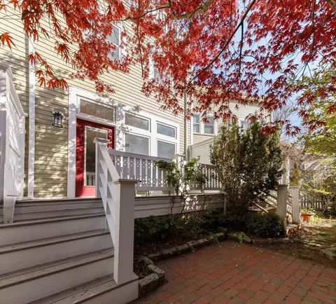 31 Market St #B, Cambridge, MA 02139