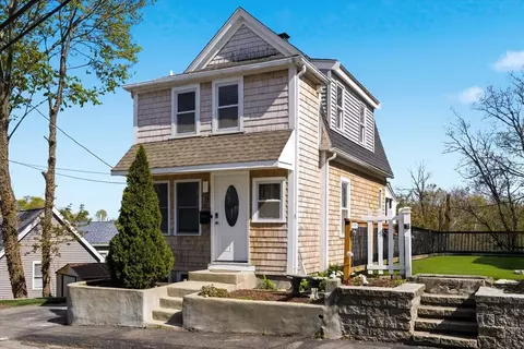 137 Winthrop St, Quincy, MA 02169