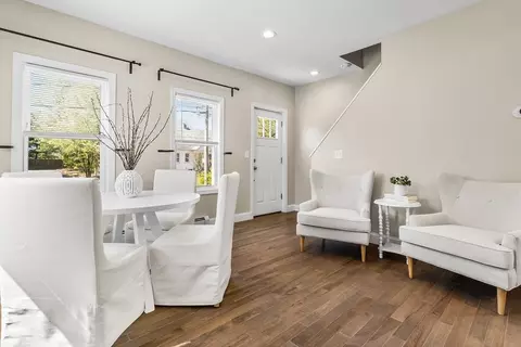 Entry Way - 3 Edwards St, Franklin, MA 02038 photo 2 of 4