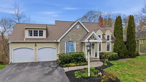 105 Weyland Cir, North Andover, MA 01845