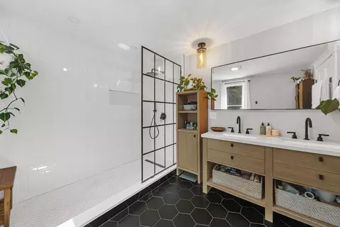 Bath - 77 Brook Rd, Weston, MA 02493 photo 2 of 4