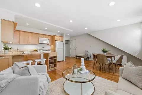 21 Bowdoin St #5C, Boston, MA 02114