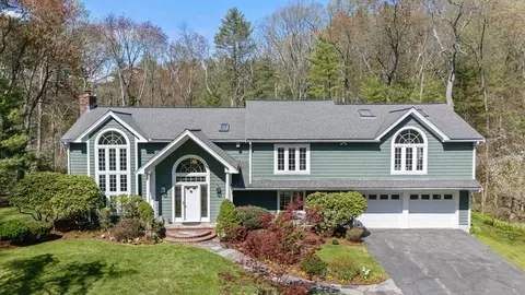 13 Cot Hill Rd, Bedford, MA 01730
