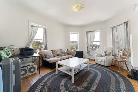 Living - 71 Maywood St, Worcester, MA 01603 photo 1 of 4