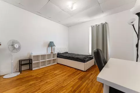Bedroom - 71 Maywood St, Worcester, MA 01603 photo 7 of 8