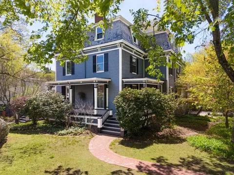 135 Langley Rd #135, Newton, MA 02459