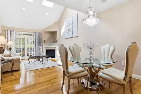 900 Lynnfield St #D16, Lynnfield, MA 01940