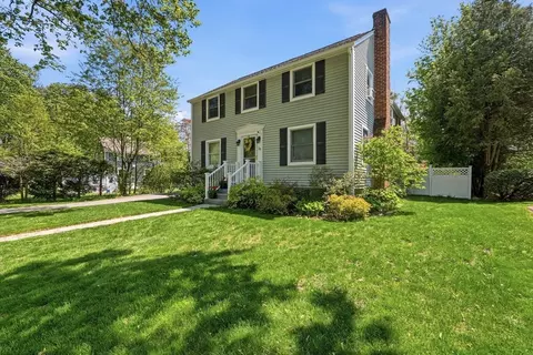 28 Saxon Rd, Worcester, MA 01602