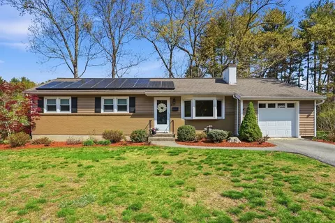 2 Charlemont Ct, Chelmsford, MA 01863