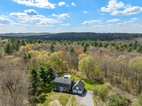 260 Holland Rd, Sturbridge, MA 01518