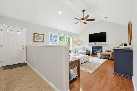 Entry Way - 36 Brooks St, Upton, MA 01568 photo 1 of 3