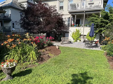 12 Spruce St #12, Watertown, MA 02472
